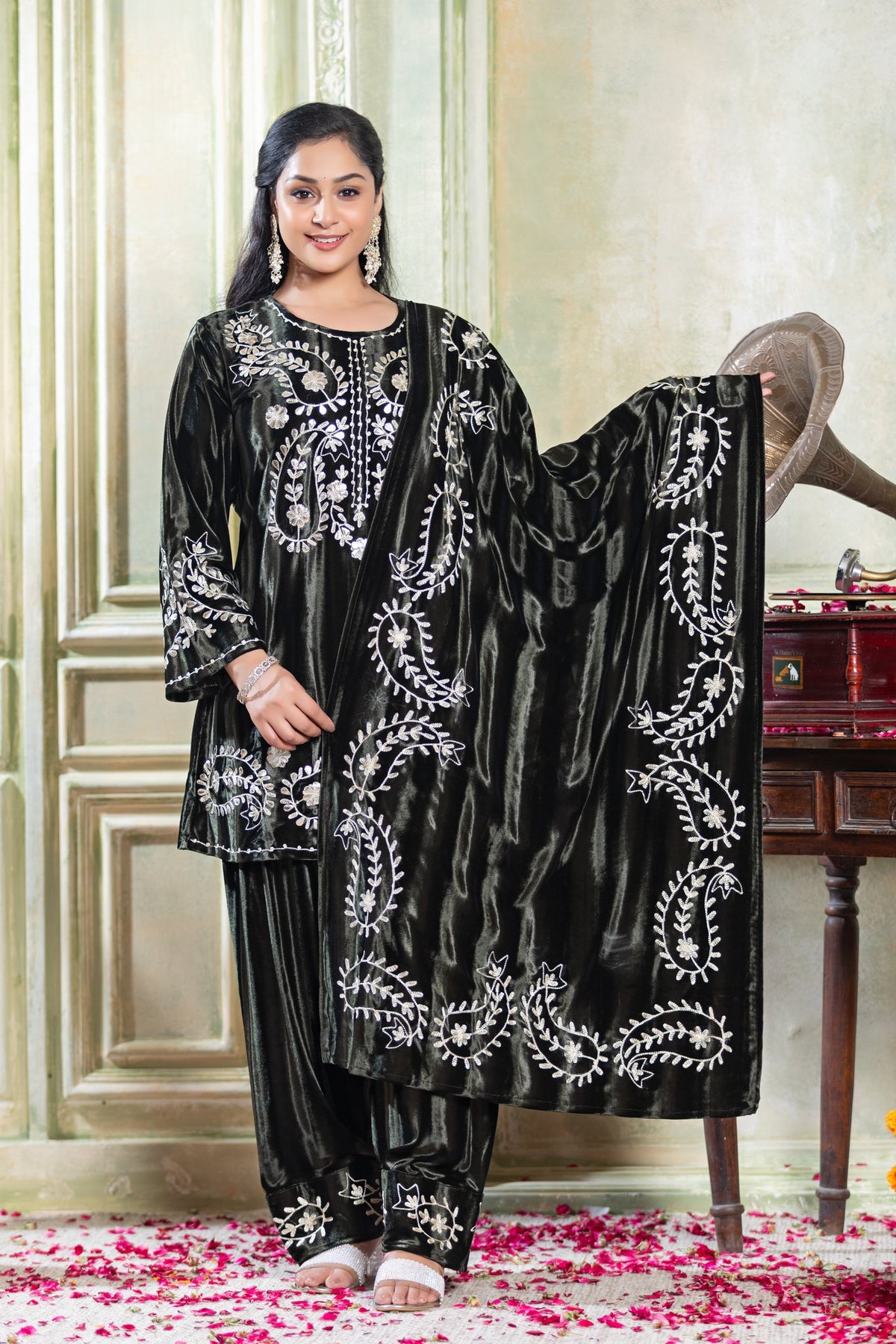 Black velvet shawl suit – Ogsan Design 159