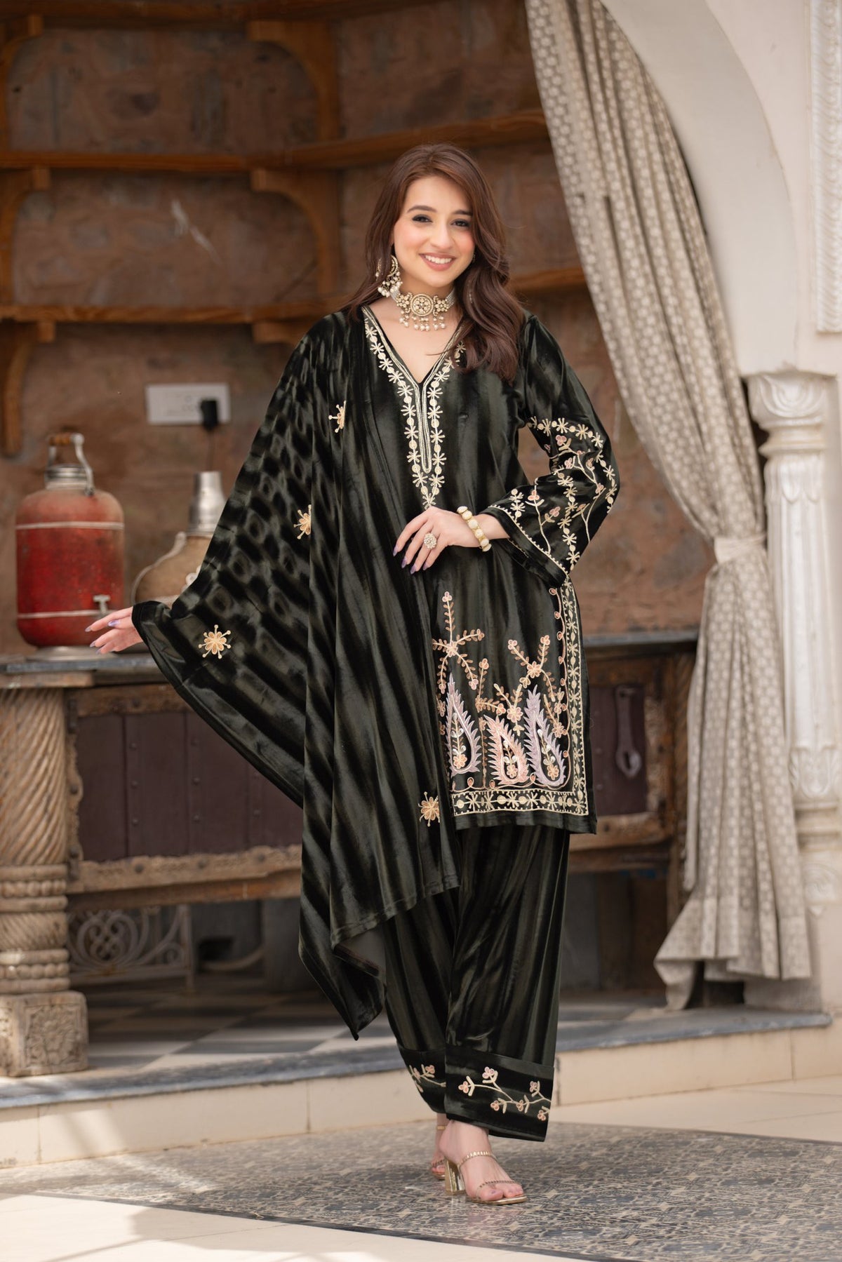 Black velvet shawl suit – Ogsan Design 81